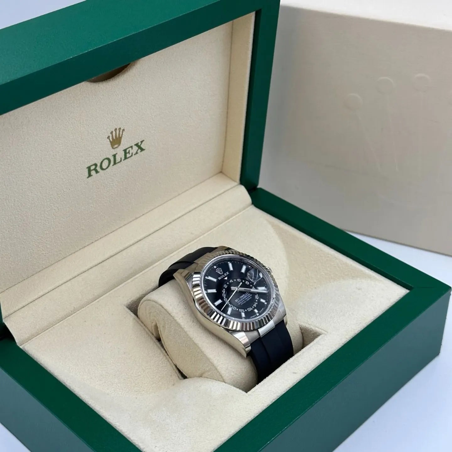 Rolex Sky-Dweller M336239-0002 - Bright black dial, fluted bezel