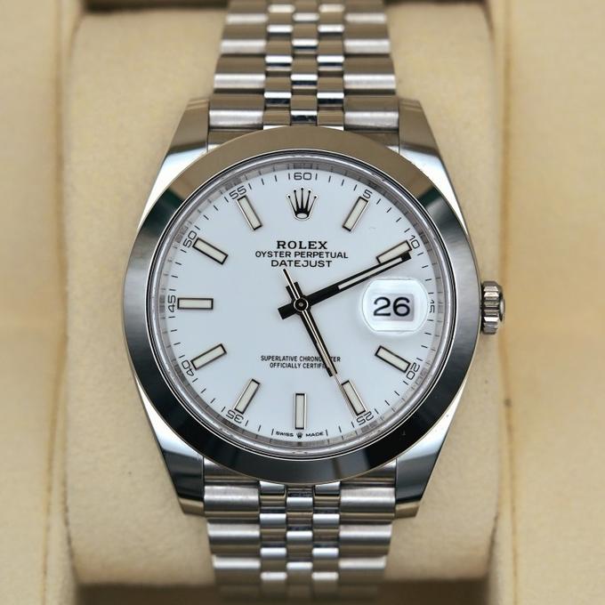 Rolex Datejust 41 – 126300 White Smooth Bezel Jubilee Bracelet Index Dial