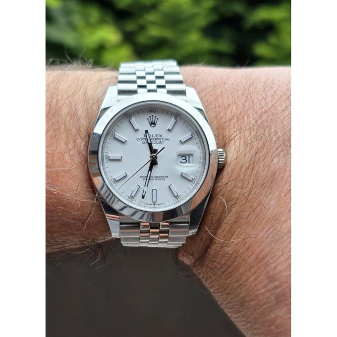 Rolex Datejust 41 – 126300 White Smooth Bezel Jubilee Bracelet Index Dial