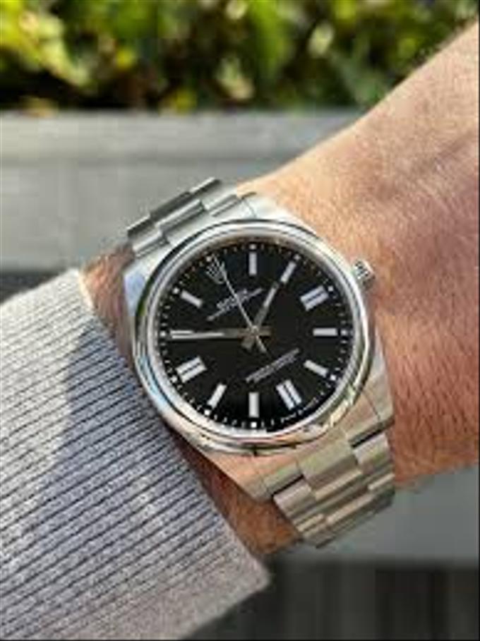 Rolex Oyster Perpetual 41 Black Dial - 124300