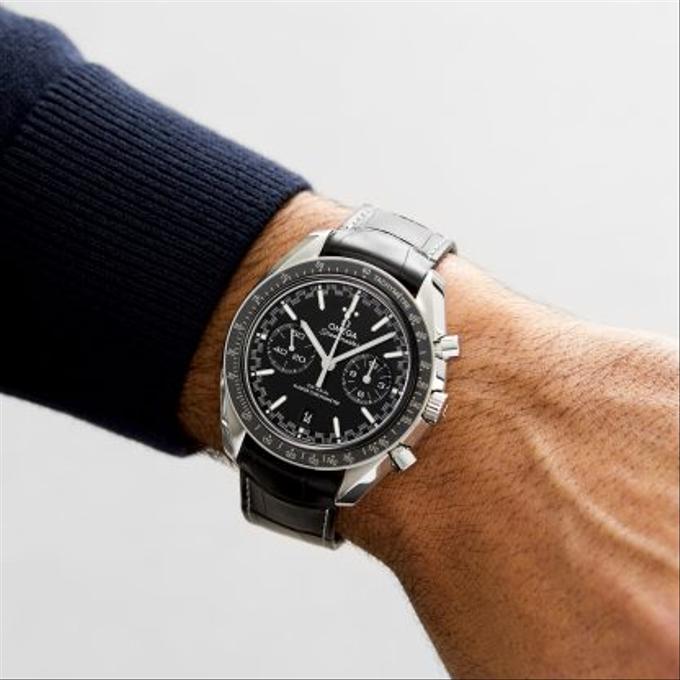 SPEEDMASTER RACING 44,25 MM, ACIER SUR BRACELET EN CUIR